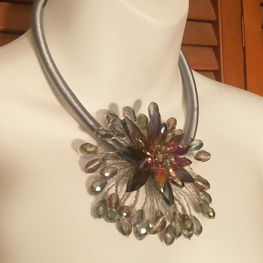 Flower power crystal necklace
